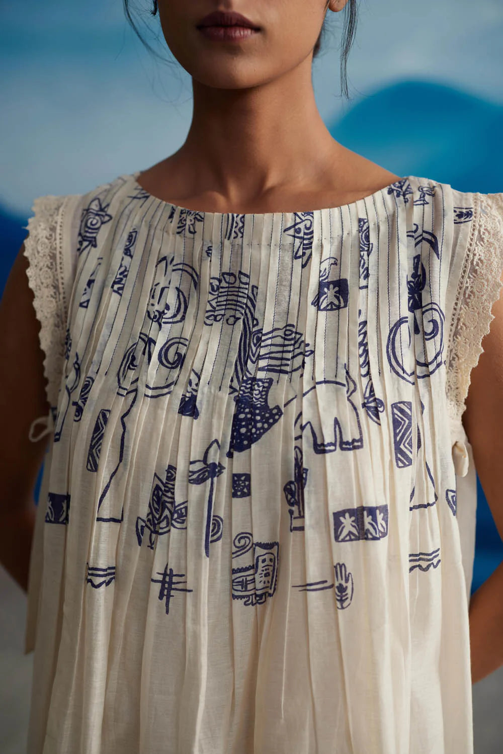 MIGNON PLEATED NECK DRESS