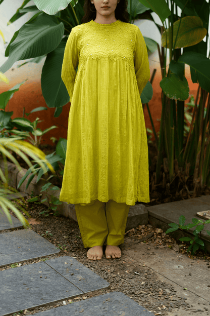 PEELA MUL CHANDERI SET