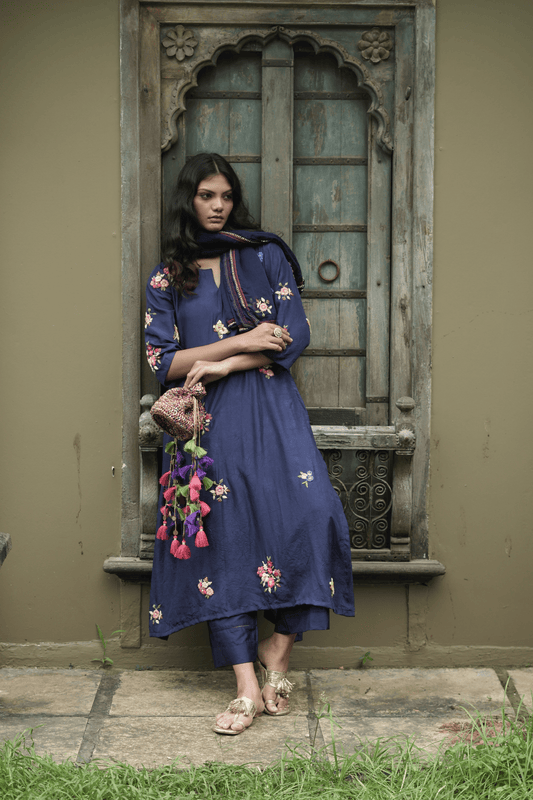 NEELA PHOOL SILK SET